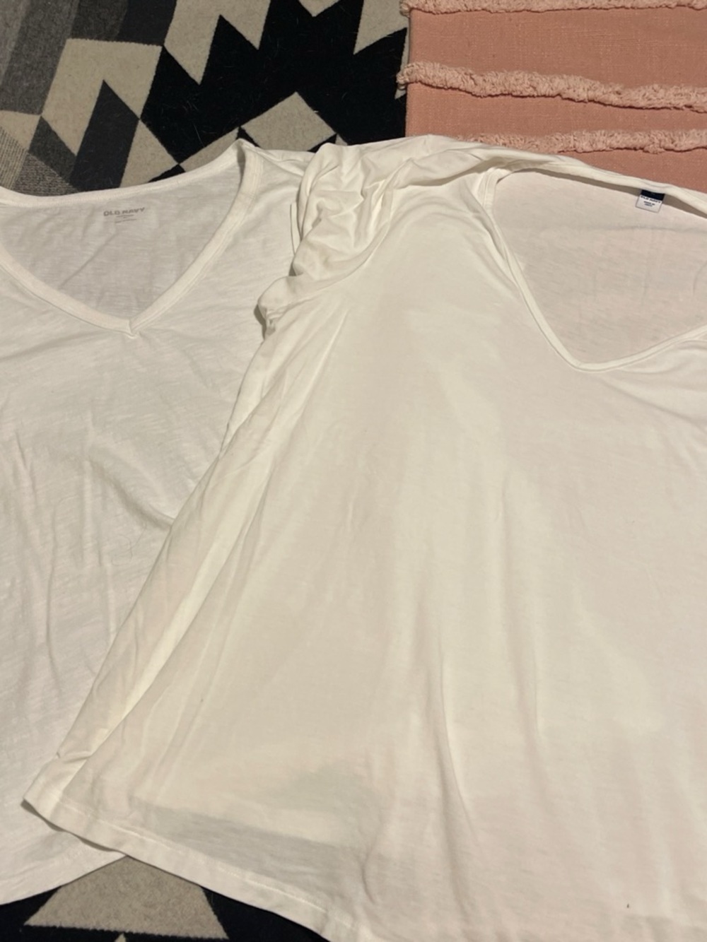 Old Navy White V-Neck Short Sleeve Tee